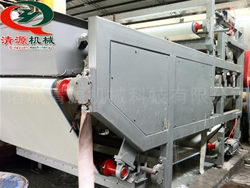 簡陽永和紙業(yè)雙網(wǎng)濃縮擠漿機(jī)現(xiàn)場(chǎng)